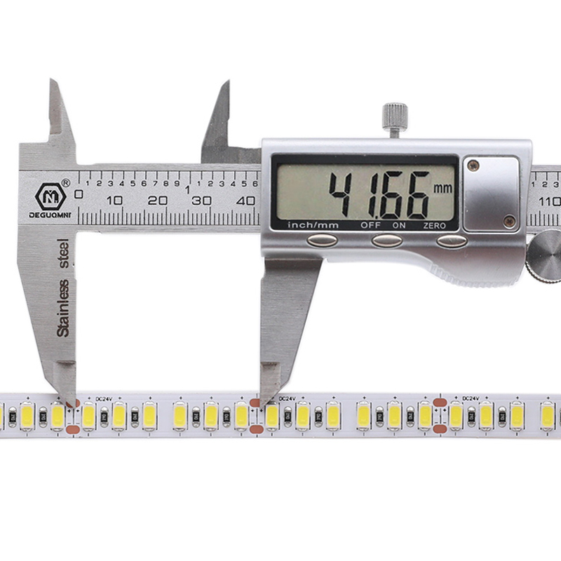 Jednořadá řada DC24V 5630SMD Paralelní sloup 700 LED Flexibilní LED pásová světla Domácí osvětlení 16.4 stop na cívku Prodejem Jednořadá řada DC24V 5630SMD Paralelní sloup 700 LED Flexibilní LED pásová světla Domácí osvětlení 16.4 stop na cívku Prodejem
