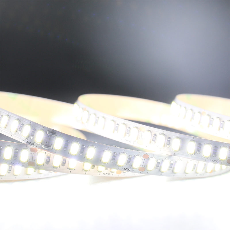Jednořadá řada DC24V 5630SMD Paralelní sloup 700 LED Flexibilní LED pásová světla Domácí osvětlení 16.4 stop na cívku Prodejem Jednořadá řada DC24V 5630SMD Paralelní sloup 700 LED Flexibilní LED pásová světla Domácí osvětlení 16.4 stop na cívku Prodejem