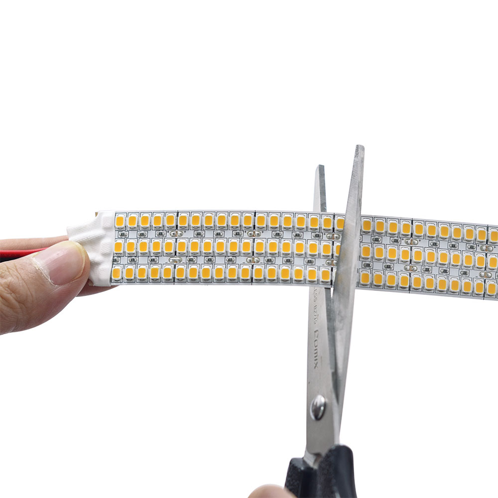 Jasně bílé LED páskové světlo – High CRI 24V LED páskové světlo – 241 LED/ft – Triple Row – 16.4Ft – 2,897 Lumenů/ft Jasně bílé LED páskové světlo – High CRI 24V LED páskové světlo – 241 LED/ft – Triple Row – 16.4Ft – 2,897 Lumenů/ft