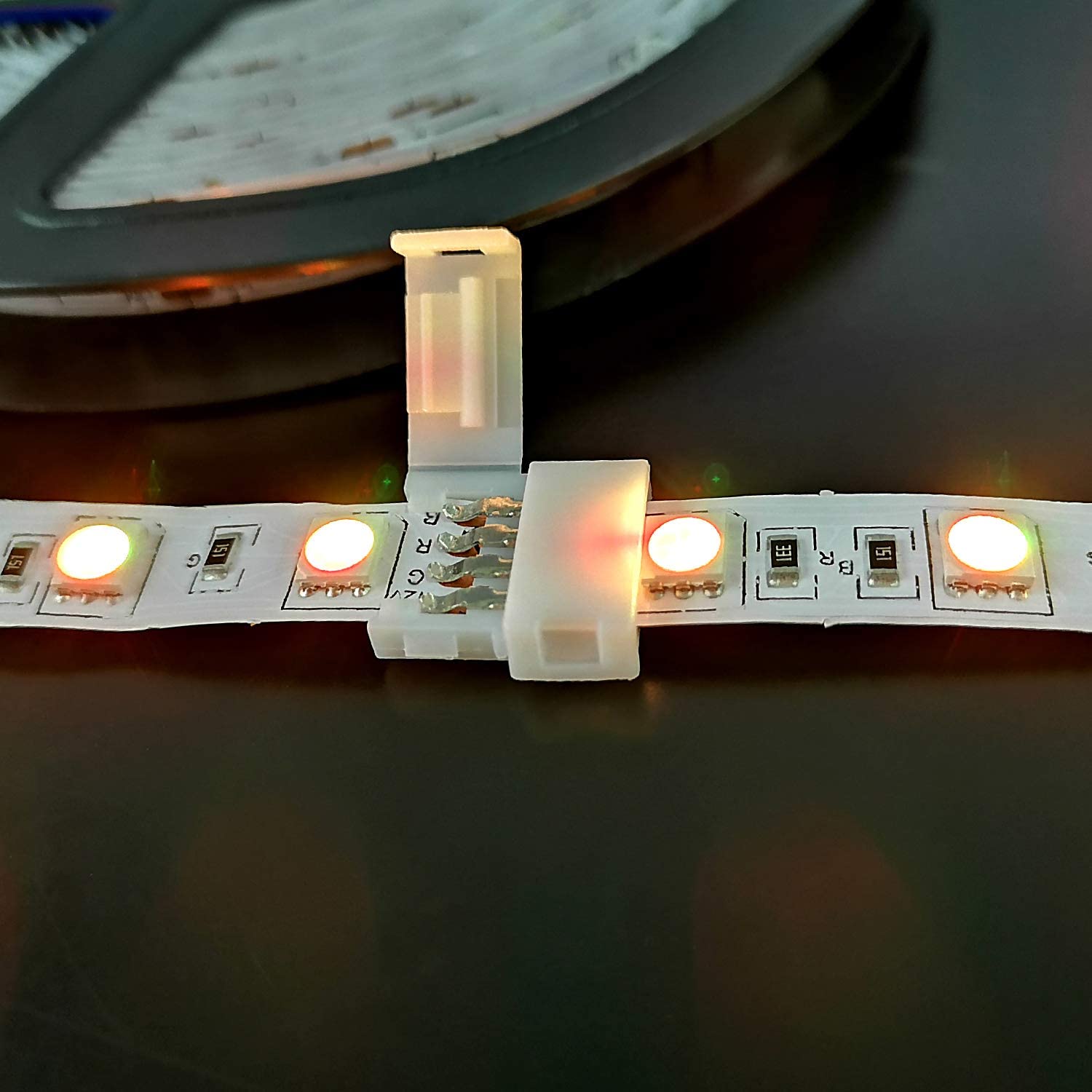 Rychlý 4pinový bezpájecí LED konektor pro 10 mm široké RGB LED světelné pásy Rychlý 4pinový bezpájecí LED konektor pro 10 mm široké RGB LED světelné pásy