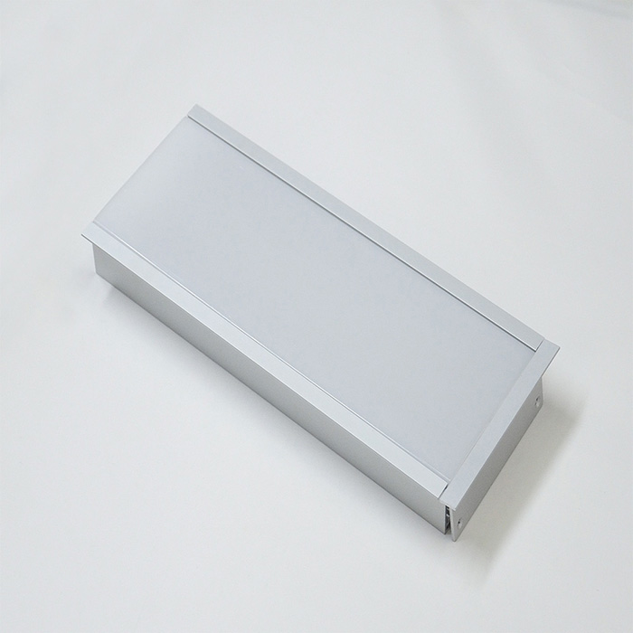106 mm x 40 mm breites LED-Einbauprofil mit Flansch – 90 mm Lichtlinie 106 mm x 40 mm breites LED-Einbauprofil mit Flansch – 90 mm Lichtlinie