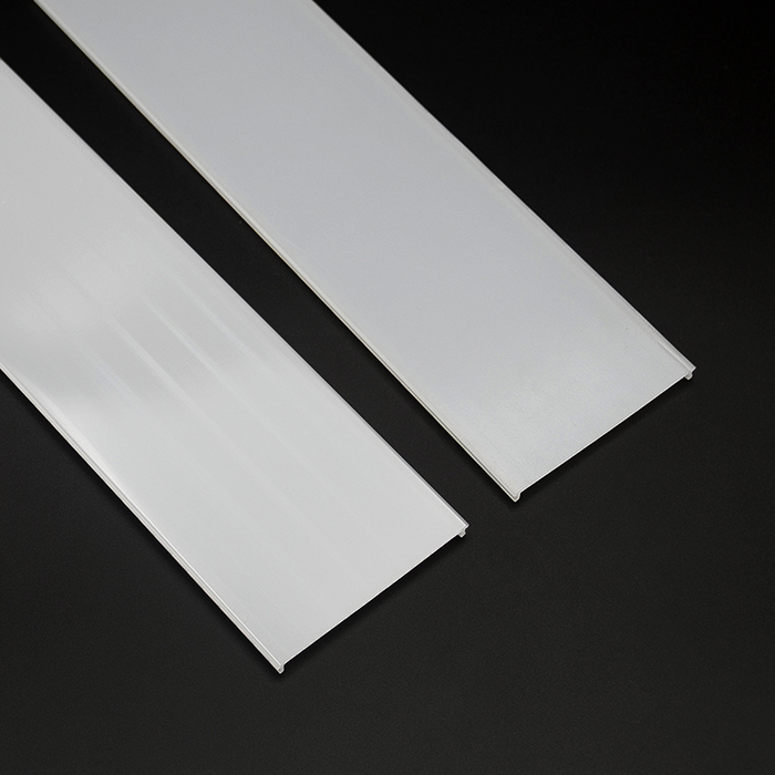 Hängender Decken-LED-Lichtstreifendiffusor – 64.7 mm Innenbreite Hängender Decken-LED-Lichtstreifendiffusor – 64.7 mm Innenbreite