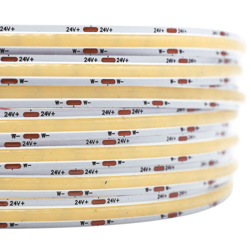DC24V COB CCT laditelný bílý LED pásek 608 čipů/m, užší úhel paprsku