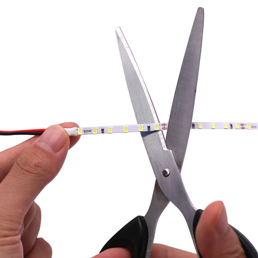 24 V hellweiße, 4 mm dünne LED-Lichtleisten mit hoher Dichte, 120 LEDs/m 24 V hellweiße, 4 mm dünne LED-Lichtleisten mit hoher Dichte, 120 LEDs/m