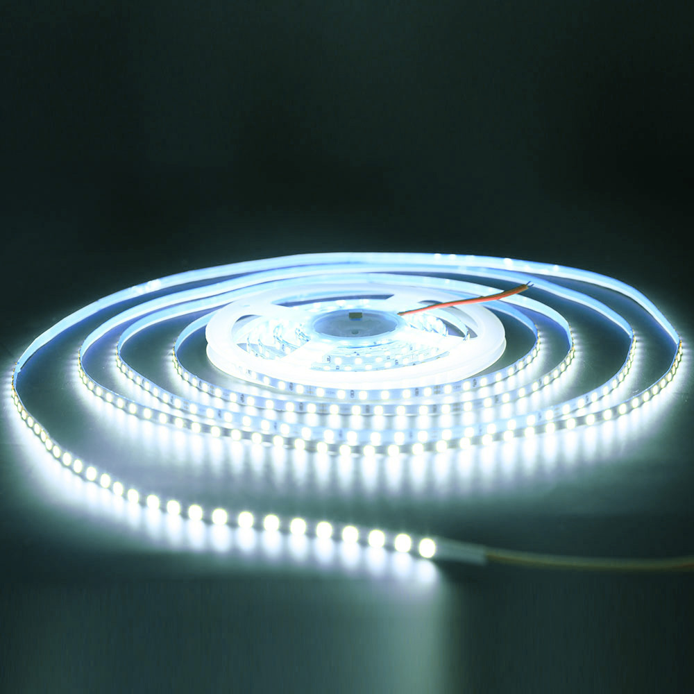 24 V hellweiße, 4 mm dünne LED-Lichtleisten mit hoher Dichte, 120 LEDs/m 24 V hellweiße, 4 mm dünne LED-Lichtleisten mit hoher Dichte, 120 LEDs/m