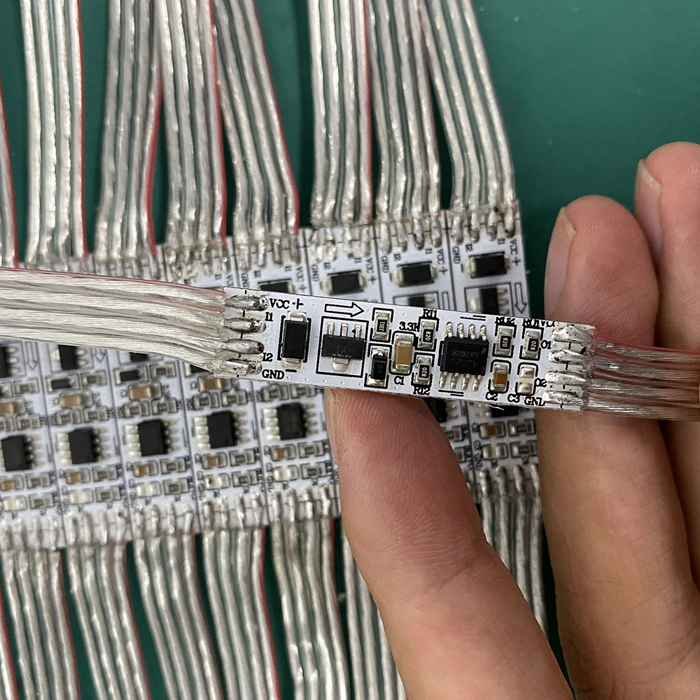 DC12-24V Mini SPI zesilovač pro 3pinový samostatný signál a 4pinový záložní adresovatelný LED pásek DC12-24V Mini SPI zesilovač pro 3pinový samostatný signál a 4pinový záložní adresovatelný LED pásek