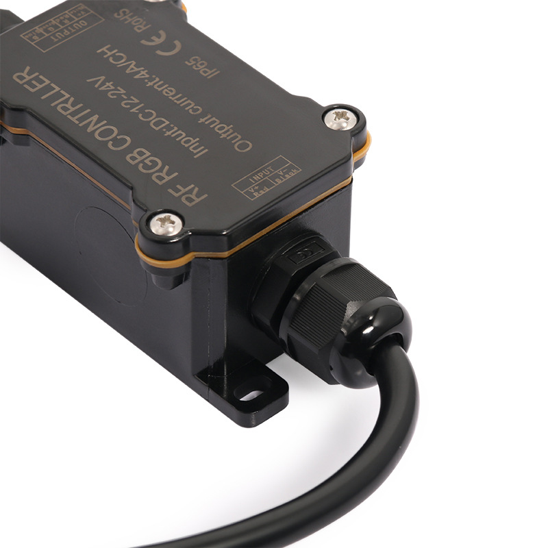 DC12-24V Univerzální LED vestavěný 24 vzorů bezdrátový venkovní vodotěsný ovladač s 17klávesovým RF dálkovým ovladačem pro RGB LED pásy, světla nebo moduly DC12-24V Univerzální LED vestavěný 24 vzorů bezdrátový venkovní vodotěsný ovladač s 17klávesovým RF dálkovým ovladačem pro RGB LED pásy, světla nebo moduly