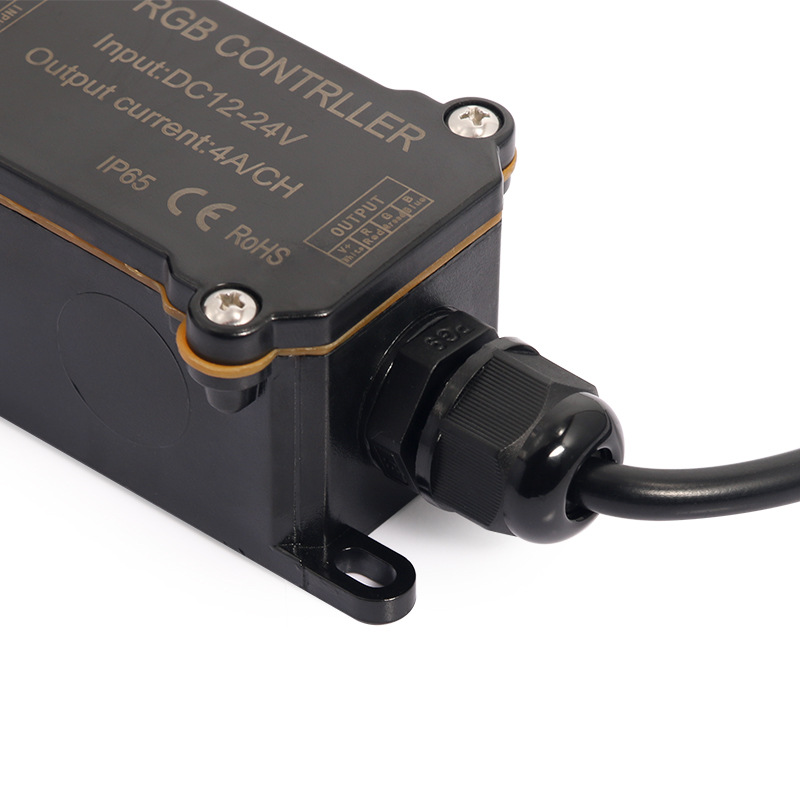 DC12-24V Univerzální LED vestavěný 24 vzorů bezdrátový venkovní vodotěsný ovladač s 17klávesovým RF dálkovým ovladačem pro RGB LED pásy, světla nebo moduly DC12-24V Univerzální LED vestavěný 24 vzorů bezdrátový venkovní vodotěsný ovladač s 17klávesovým RF dálkovým ovladačem pro RGB LED pásy, světla nebo moduly