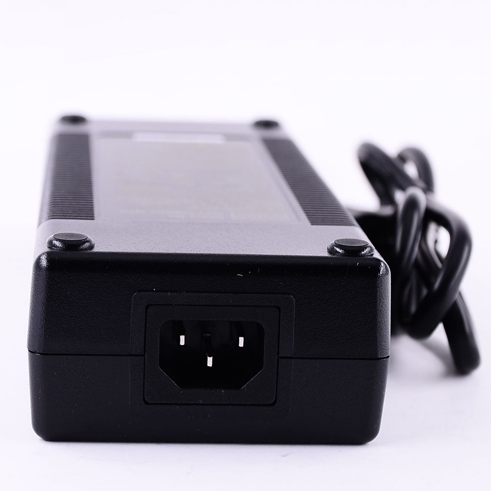 Adaptateur D'alimentation Mean Well GST220A24-R7B 220W 9.2A - Entrée 85-264VAC, Sortie 24V, Avec Connecteur IEC320-C14