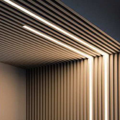 Silikondiffusor mit weißem Rand ohne Unterseite für 5 mm schmale LED-Streifen – 10 x 10 mm, 120° von oben emittierend Silikondiffusor mit weißem Rand ohne Unterseite für 5 mm schmale LED-Streifen – 10 x 10 mm, 120° von oben emittierend