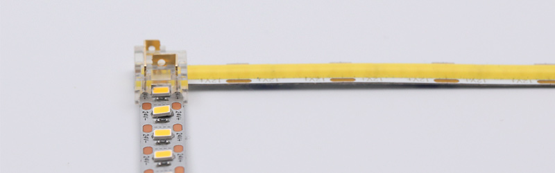 Detail konektoru LED pásku 12 v 1