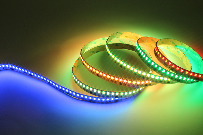digitální LED světelný pásek rgbw ws2814