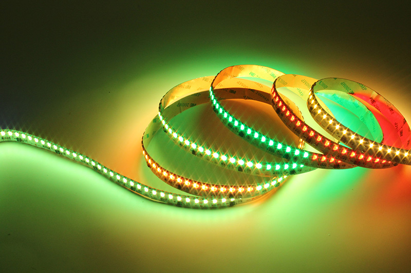 digitální LED světelný pásek rgbw ws2814
