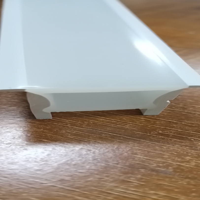 Weißer Silikon-LED-Diffusor mit Flansch für die Installation von Aluminiumkanälen, 120° nach oben emittierend, 20 x 20 mm Weißer Silikon-LED-Diffusor mit Flansch für die Installation von Aluminiumkanälen, 120° nach oben emittierend, 20 x 20 mm