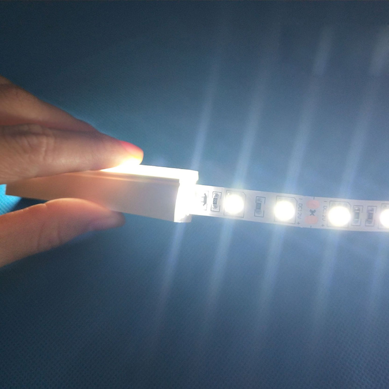 Flexibilní LED světelná silikonová trubice vodotěsná 180° boční vyzařování 10*18mm Flexibilní LED světelná silikonová trubice vodotěsná 180° boční vyzařování 10*18mm