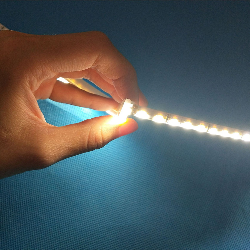 Flexibilní LED neon silikonový světelný difuzor vodotěsný 120° boční vyzařování 04*10mm Flexibilní LED neon silikonový světelný difuzor vodotěsný 120° boční vyzařování 04*10mm