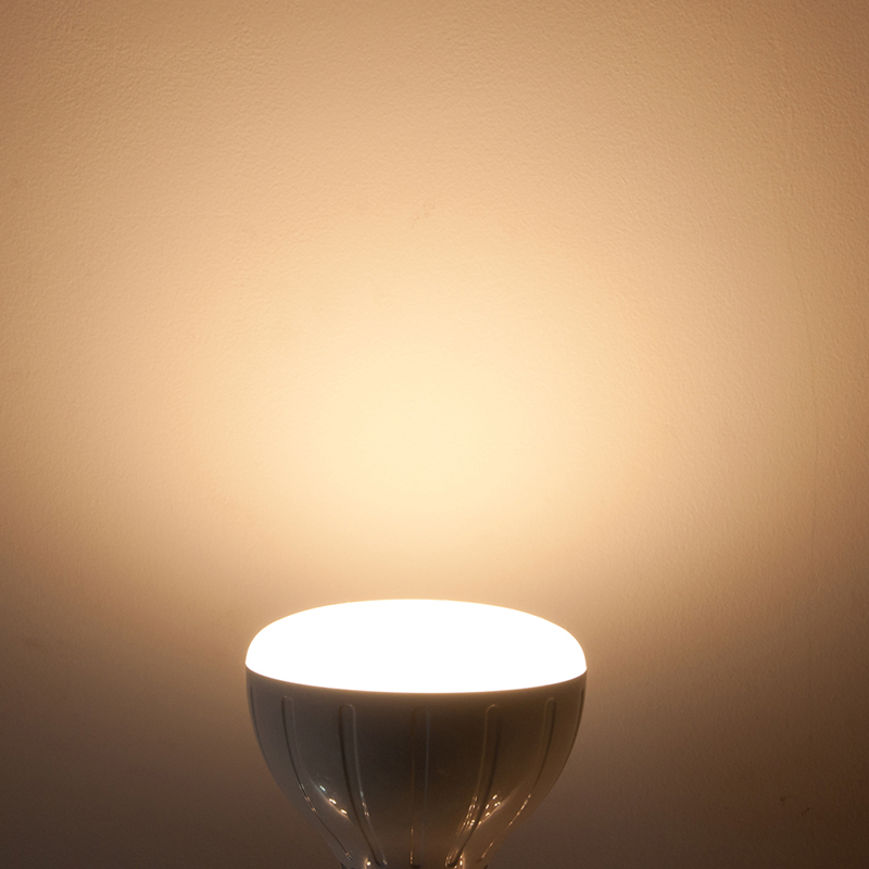 Dimmbare BR40 E26 LED-Ersatzglühbirne, AC100–130 V, 20 W, entspricht 150 W Dimmbare BR40 E26 LED-Ersatzglühbirne, AC100–130 V, 20 W, entspricht 150 W