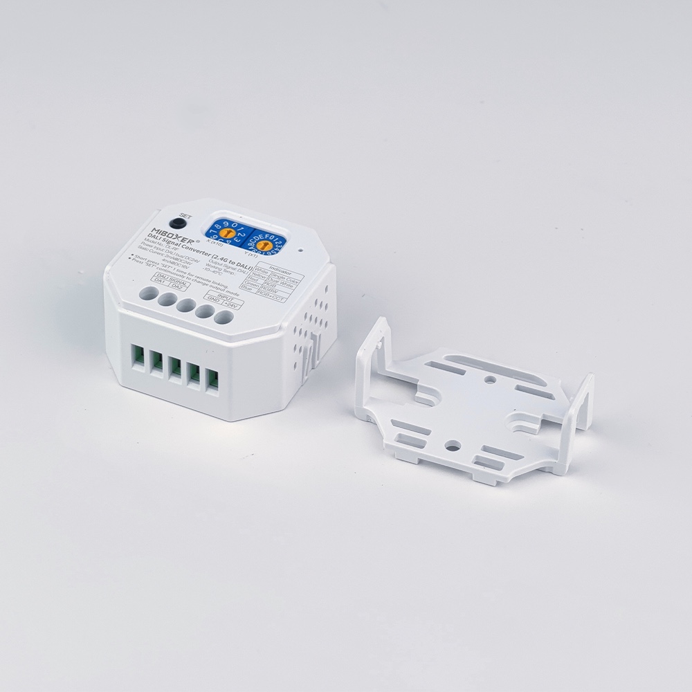 DL-RF 2.4G to DALI Signal Converter for DT6 and DT8 Lighting Systems DL-RF 2.4G to DALI Signal Converter for DT6 and DT8 Lighting Systems