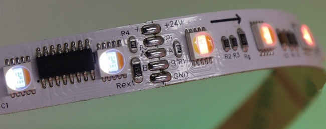 DMX řízený LED pásek 5 v 1