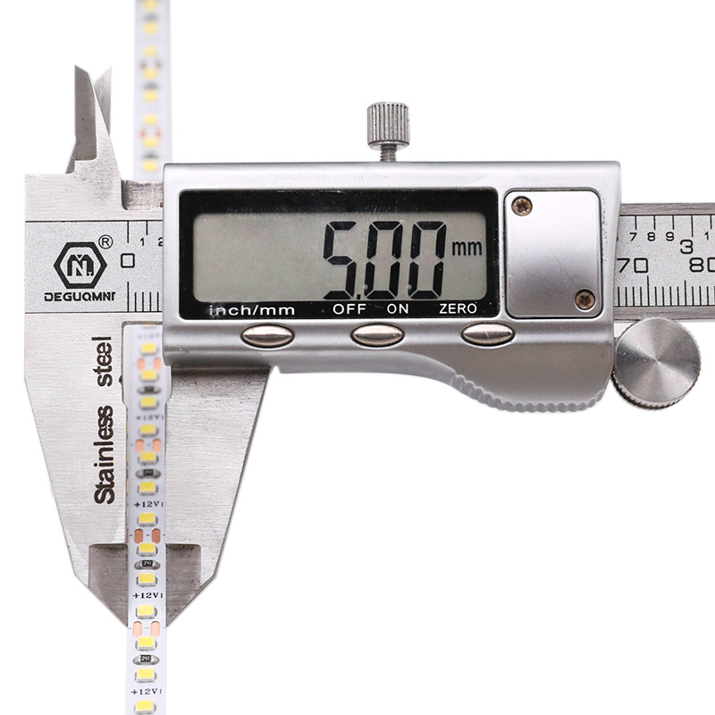 2835 5mm ultra jasný malý LED pásek 900 světel 5 metrů 2835 5mm ultra jasný malý LED pásek 900 světel 5 metrů