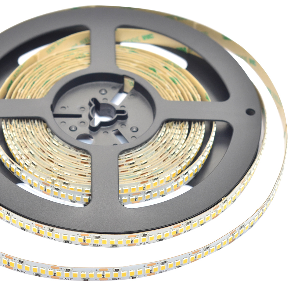 Einreihige Serie DC12–24 V, 2835 SMD, hoher CRI, 95, 1200 LEDs, wasserdicht, optionale Beleuchtung, flexible LED-Streifen, 5 m/16.4 Fuß pro Rolle, im Angebot Einreihige Serie DC12–24 V, 2835 SMD, hoher CRI, 95, 1200 LEDs, wasserdicht, optionale Beleuchtung, flexible LED-Streifen, 5 m/16.4 Fuß pro Rolle, im Angebot