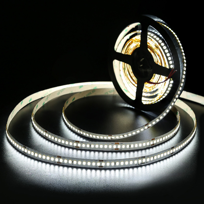24V 2835 hochdichte, sehr helle LED-Streifenbeleuchtung, weiß, 894 lm/ft 24V 2835 hochdichte, sehr helle LED-Streifenbeleuchtung, weiß, 894 lm/ft