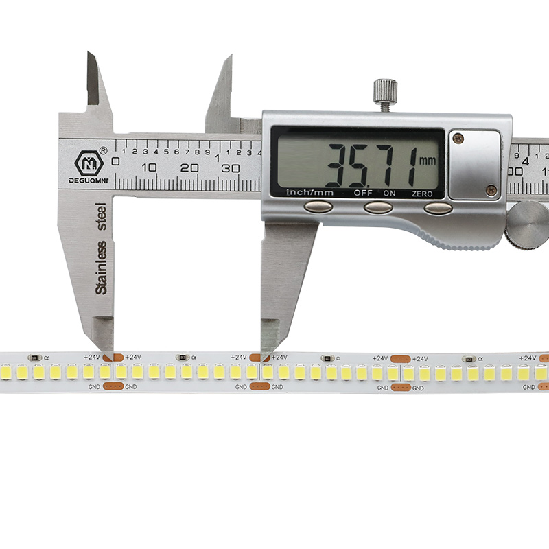 24V 2835 Super Bright White High Lumen LED pásková světla 766 lm / ft 24V 2835 Super Bright White High Lumen LED pásková světla 766 lm / ft