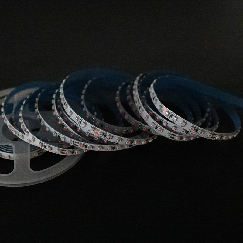 600 LED SMD 3528 Infračervený LED 810nm IR světelný pás 600 LED SMD 3528 Infračervený LED 810nm IR světelný pás