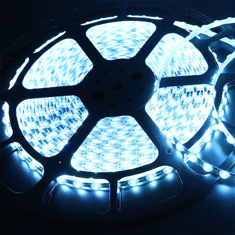 Biegbarer diffuser eisblauer LED-Streifen mit 170-Grad-Linse DC24V