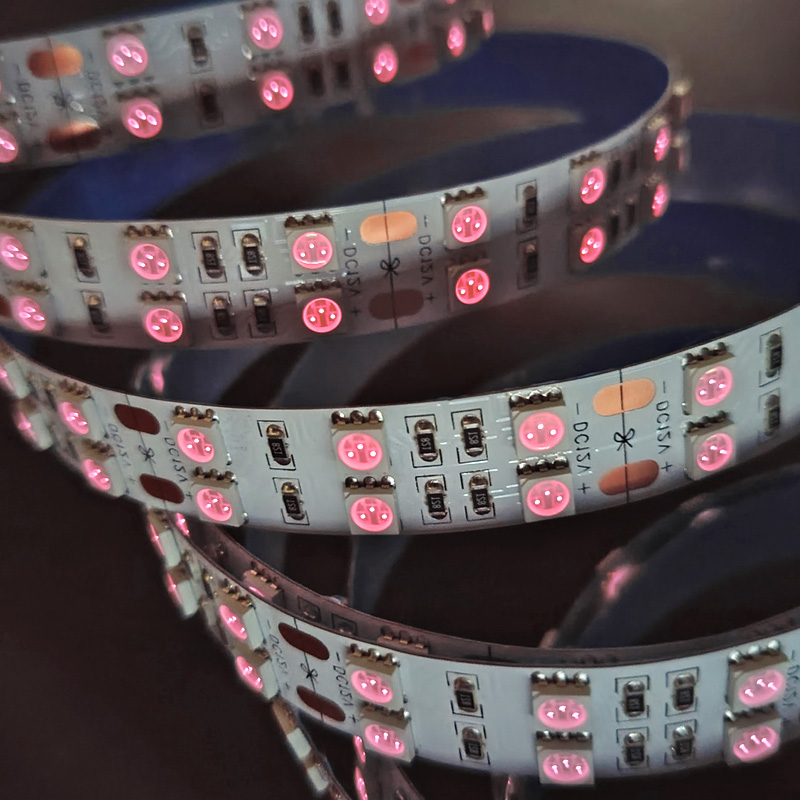 Zweireihiges 5050 Hochleistungs-Infrarot-LED-Lichtband mit 810 nm Zweireihiges 5050 Hochleistungs-Infrarot-LED-Lichtband mit 810 nm