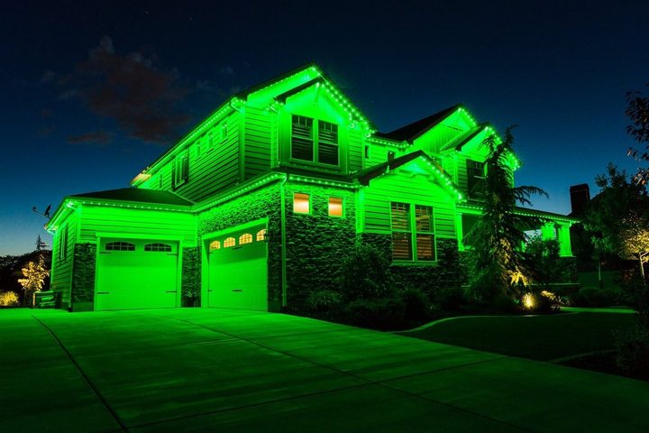 Outdoor: roofline and eaves